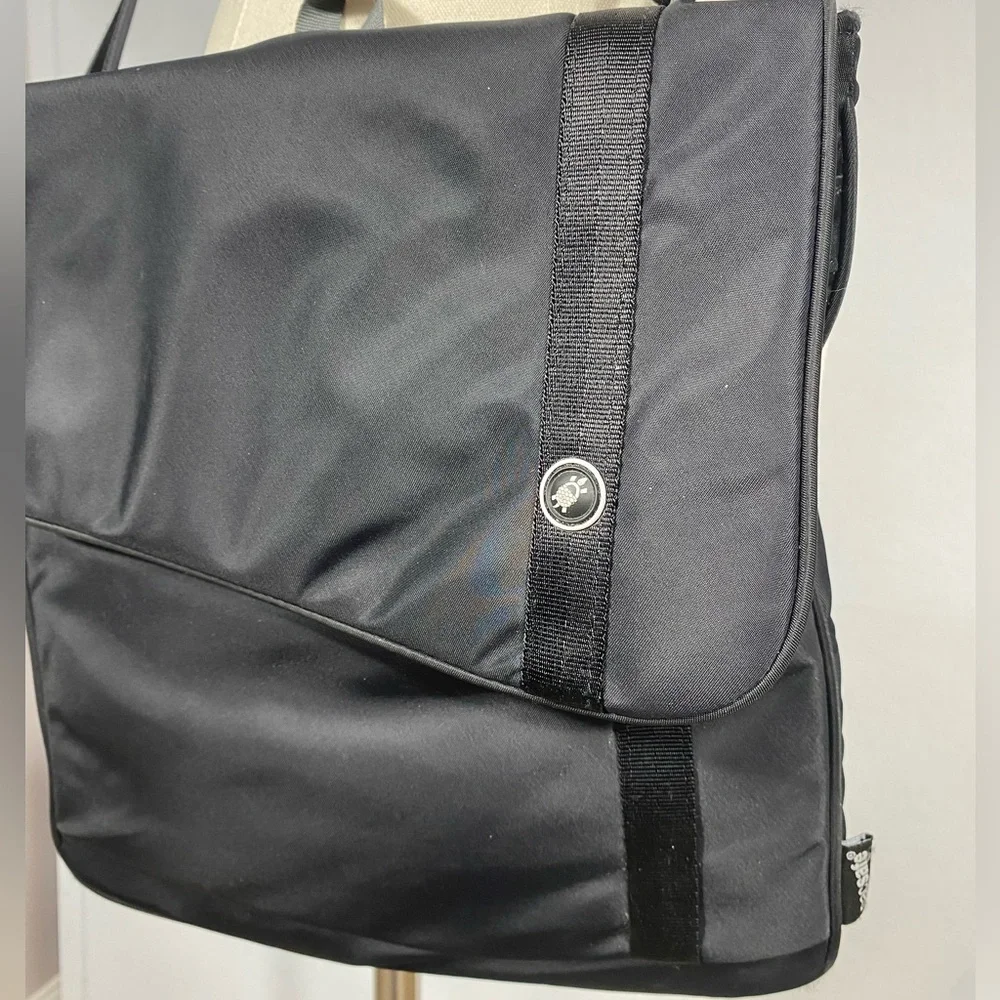 Pacsafe Slingsafe 200 Anti-Theft travel bag/crossbody purse for security